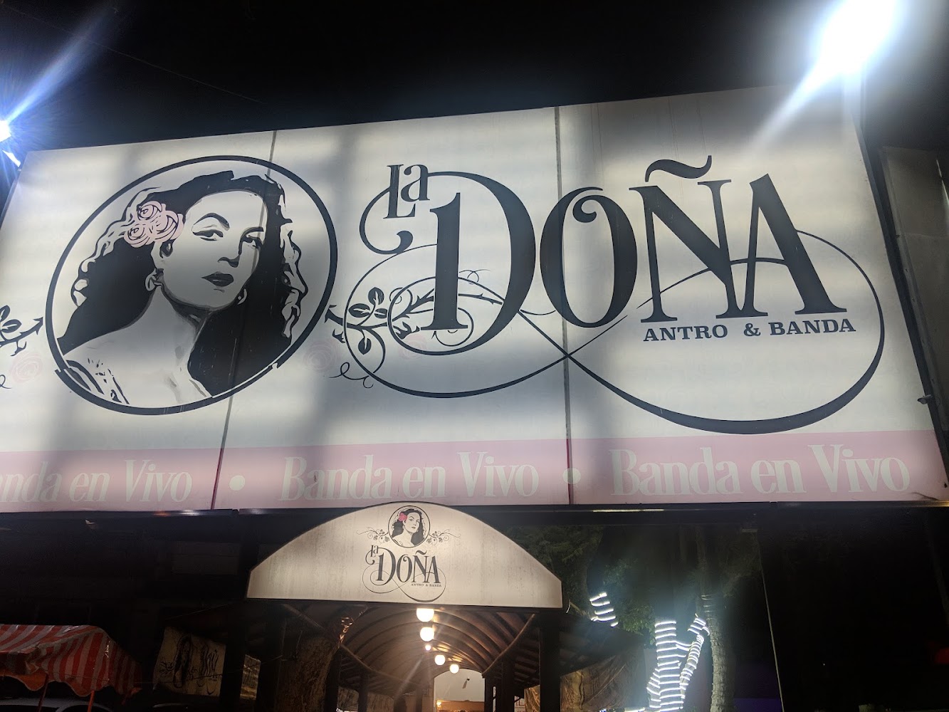 La Doña Antro & Banda