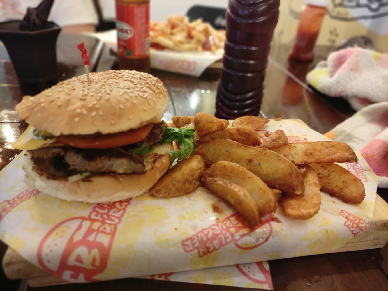 Flash Burger Suc. Cedros