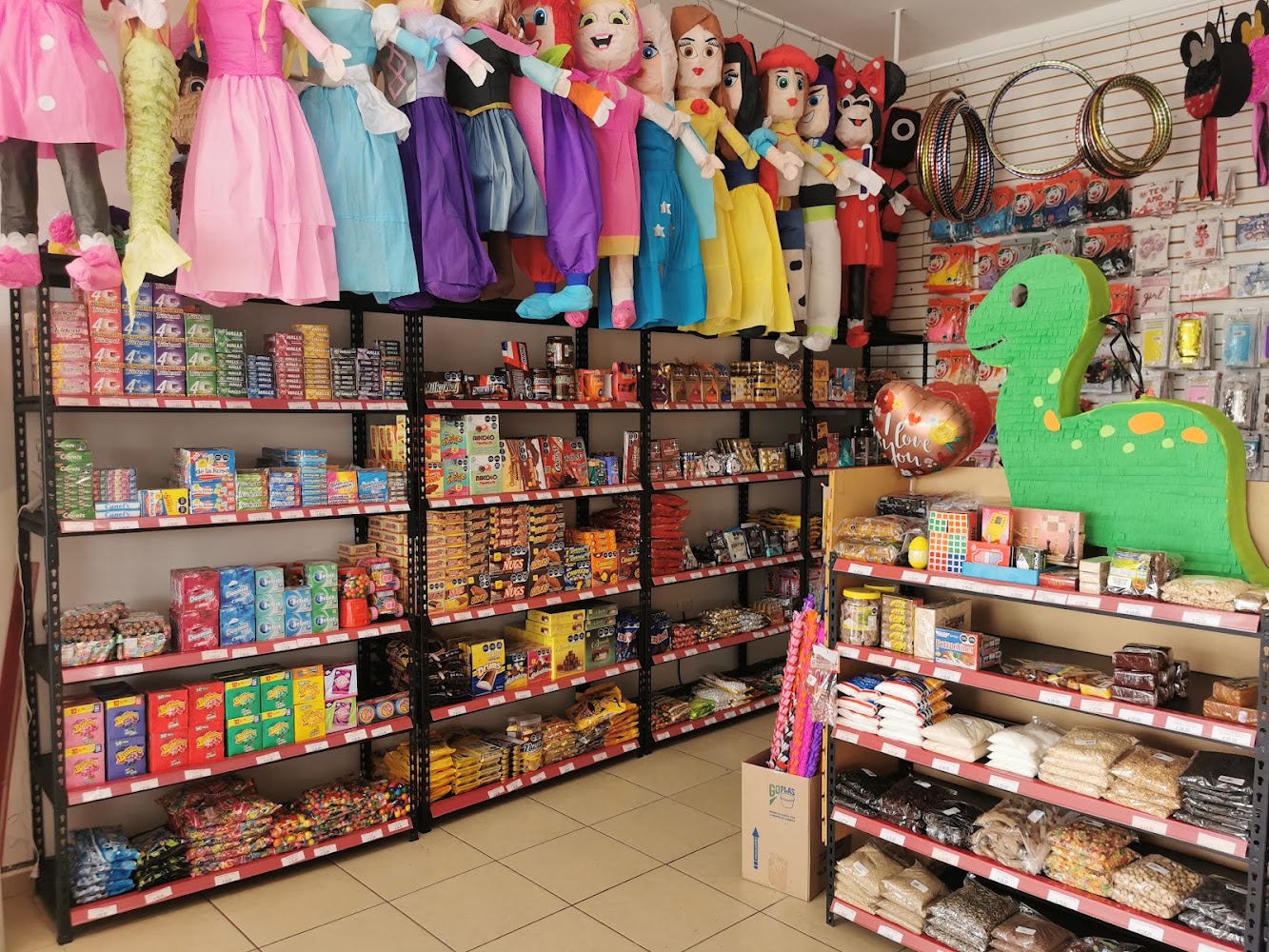 LA FAVORITA dulces y plasticos