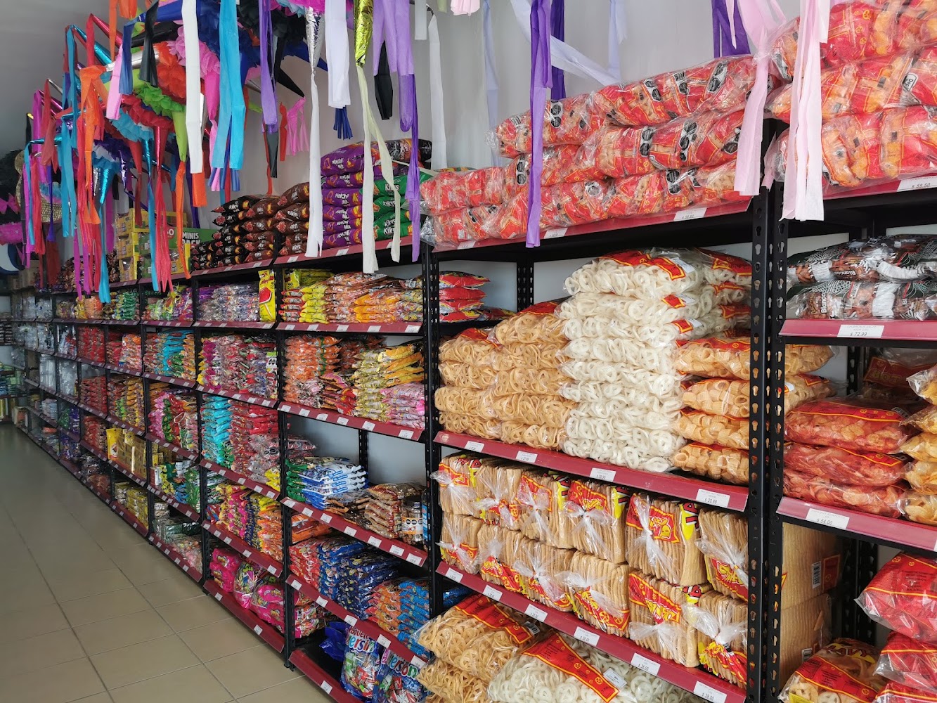 LA FAVORITA dulces y plasticos