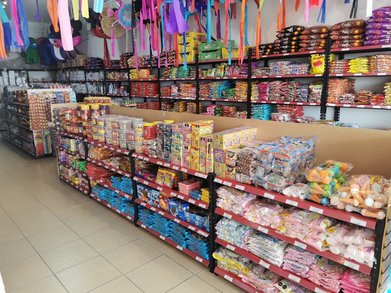 LA FAVORITA dulces y plasticos