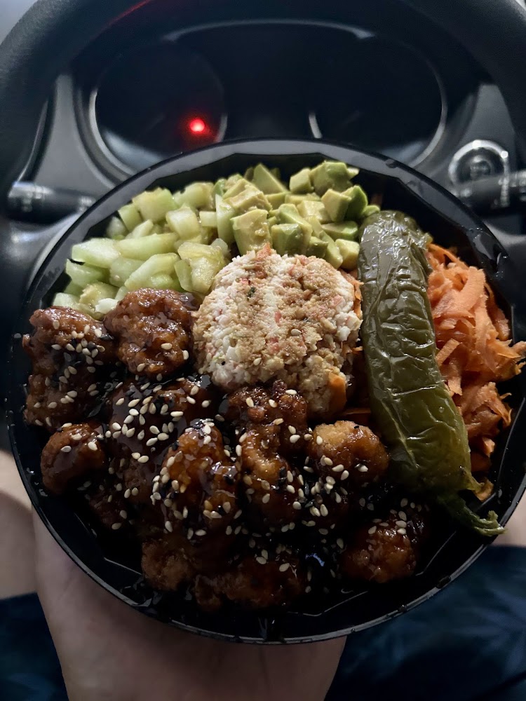 MANÁ SUSHI AND POKES