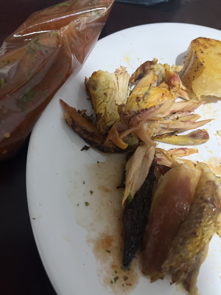 Pollos a la Leña Pollito Lindo