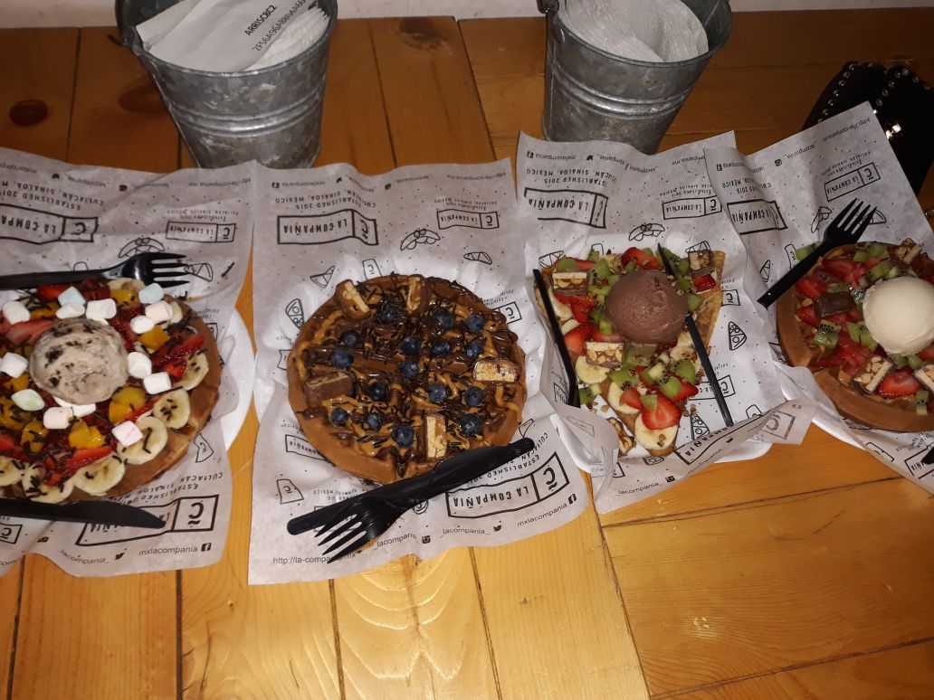 La Compañía · Café, Crepas, Waffles