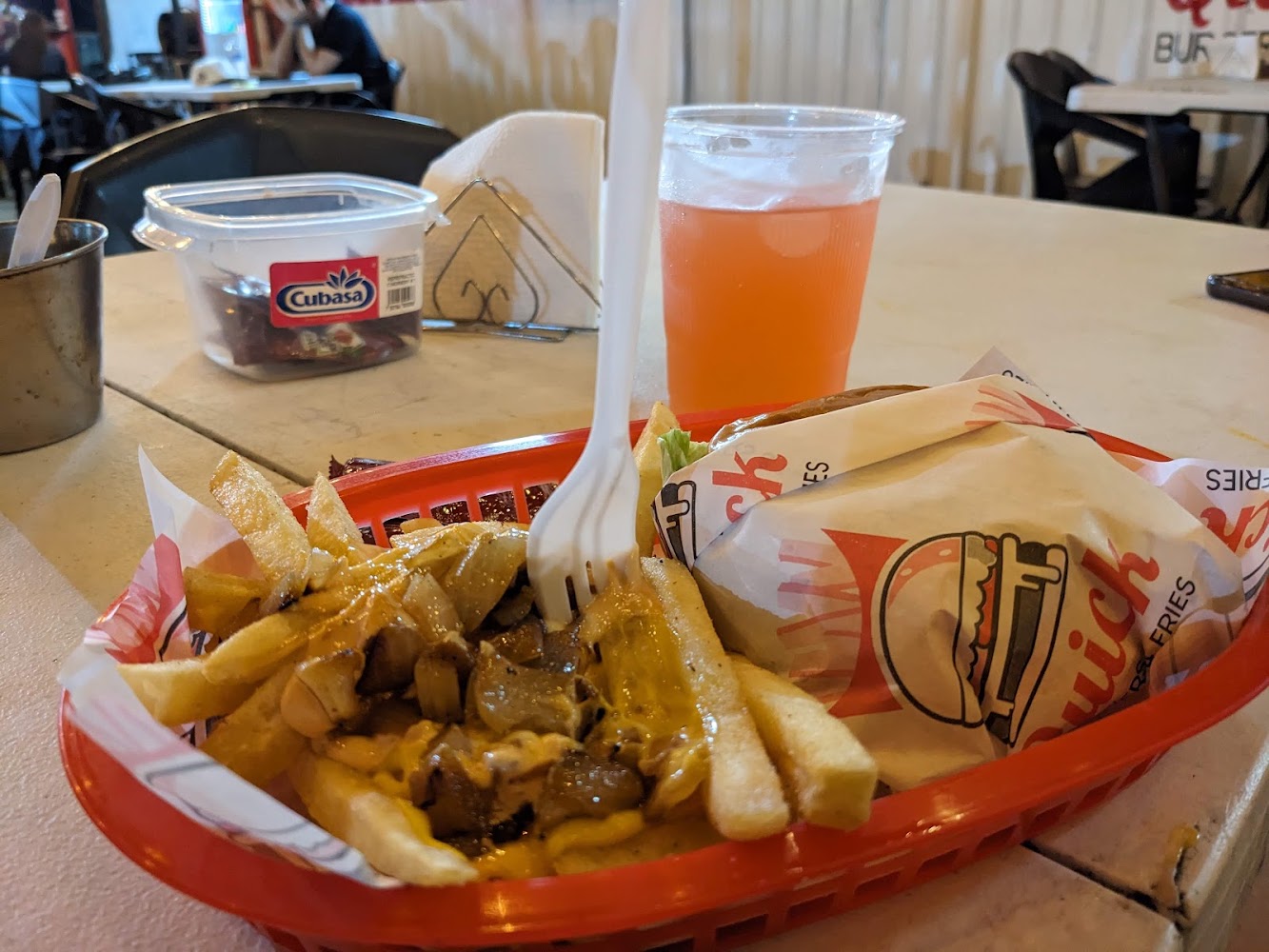 Quick burgers & fries la isla