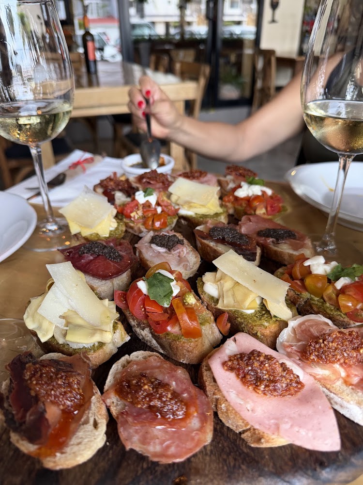 Lalli Mia Wine bar