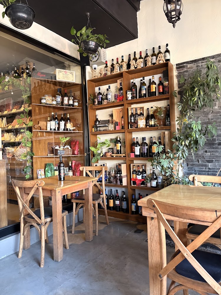 Lalli Mia Wine bar