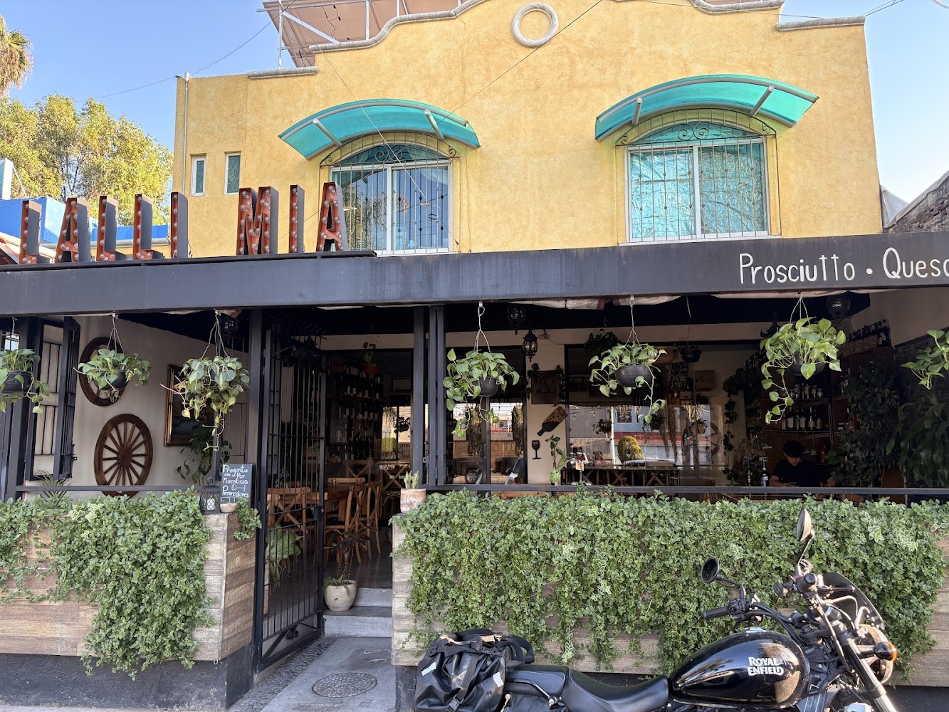 Lalli Mia Wine bar