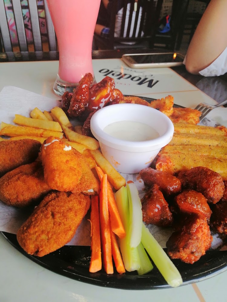 La Bodega Wings & Beer