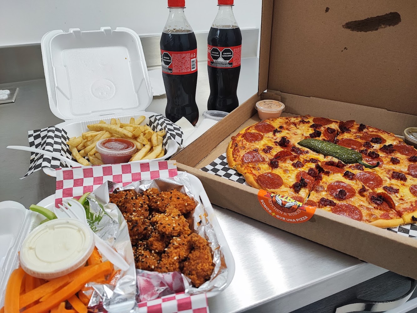 La Pizzería Kitchen & Wings