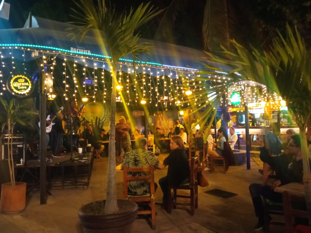 Gus & Gus Restaurant Bar & Grill