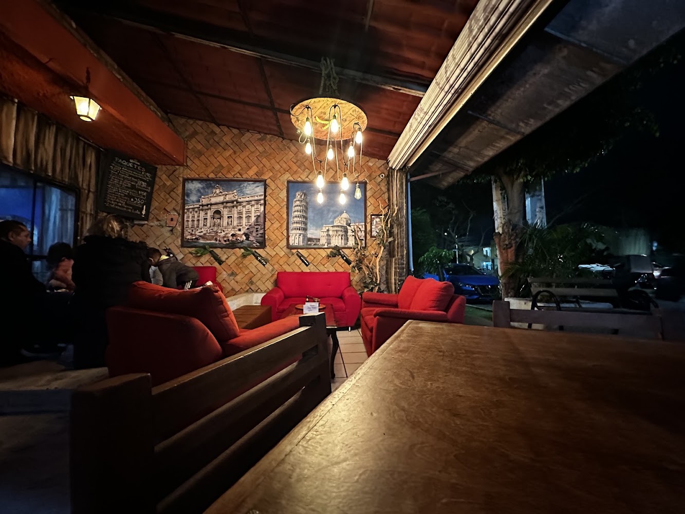 Villa Italiana, Pizza a la leña