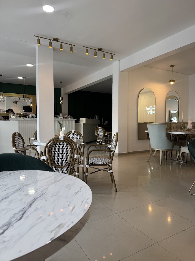 Cafeteria Lumiere