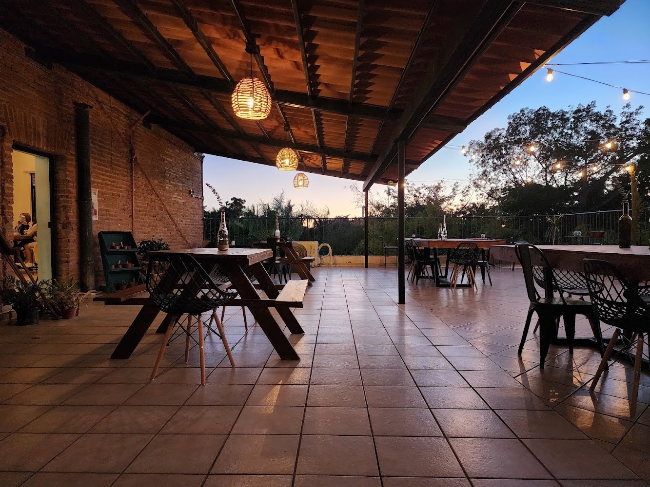 Teeca Rooftop ( Arte · café · Vino · Gastronomía )