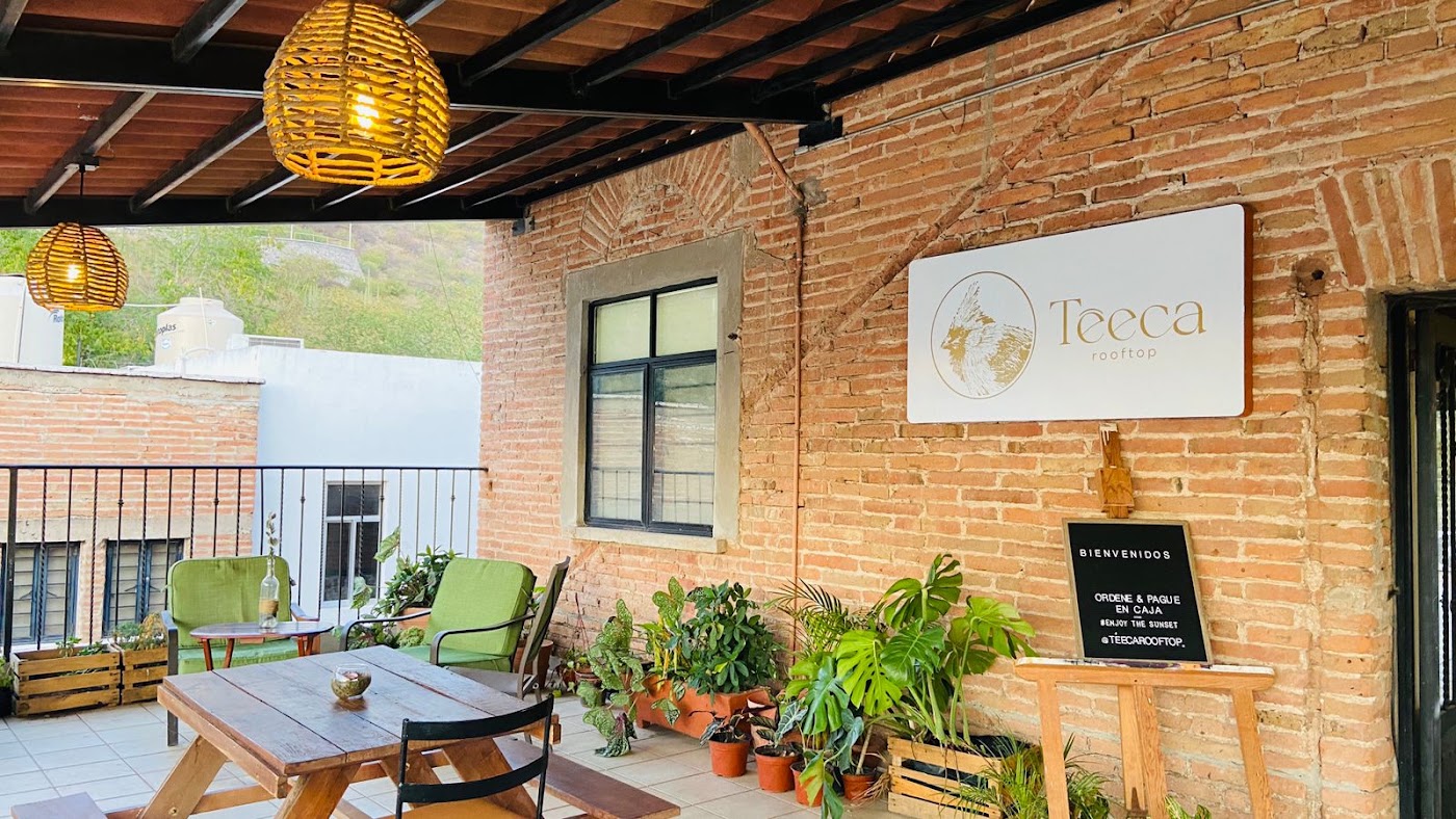 Teeca Rooftop ( Arte · café · Vino · Gastronomía )