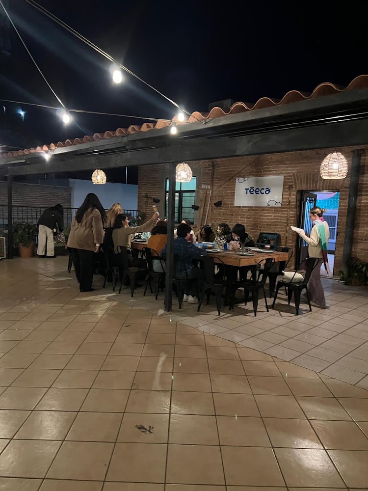 Teeca Rooftop ( Arte · café · Vino · Gastronomía )