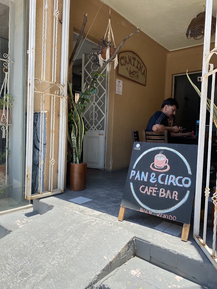 Café, Pan & Circo | Barra de especialidad