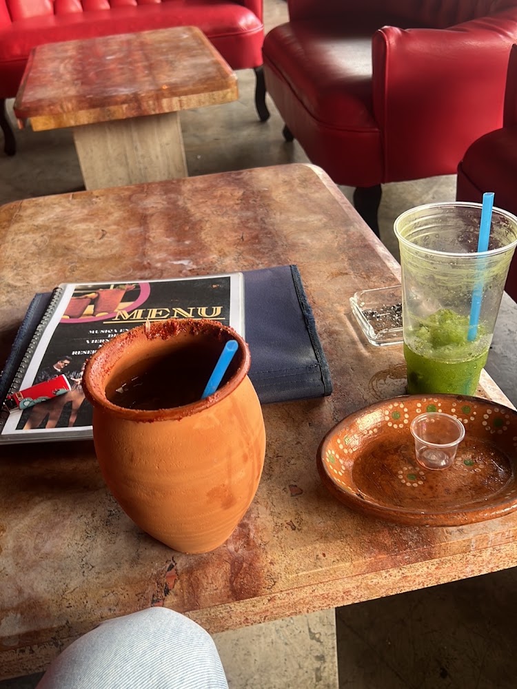 Mariachelita Cantina