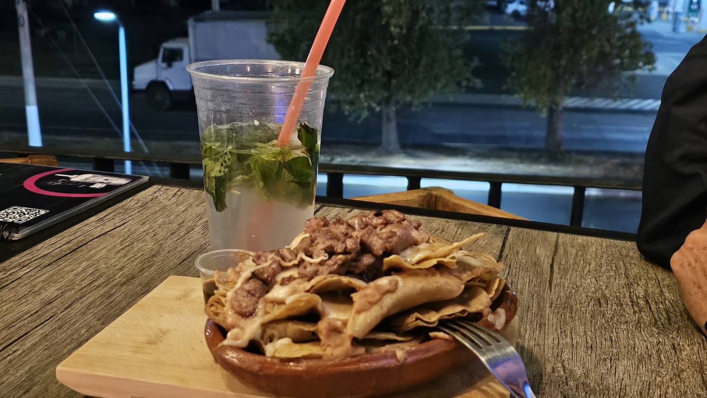 Mariachelita Cantina