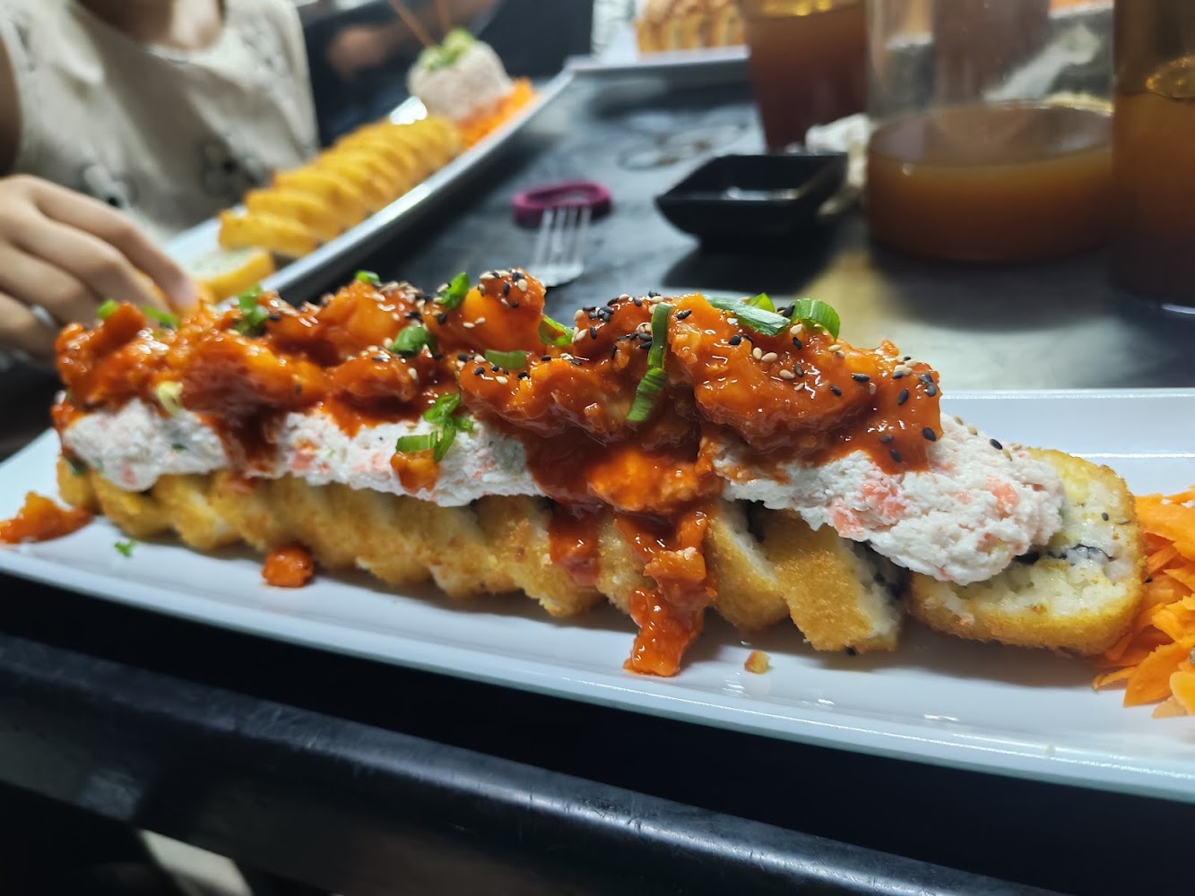 El Ausente alitas y sushi