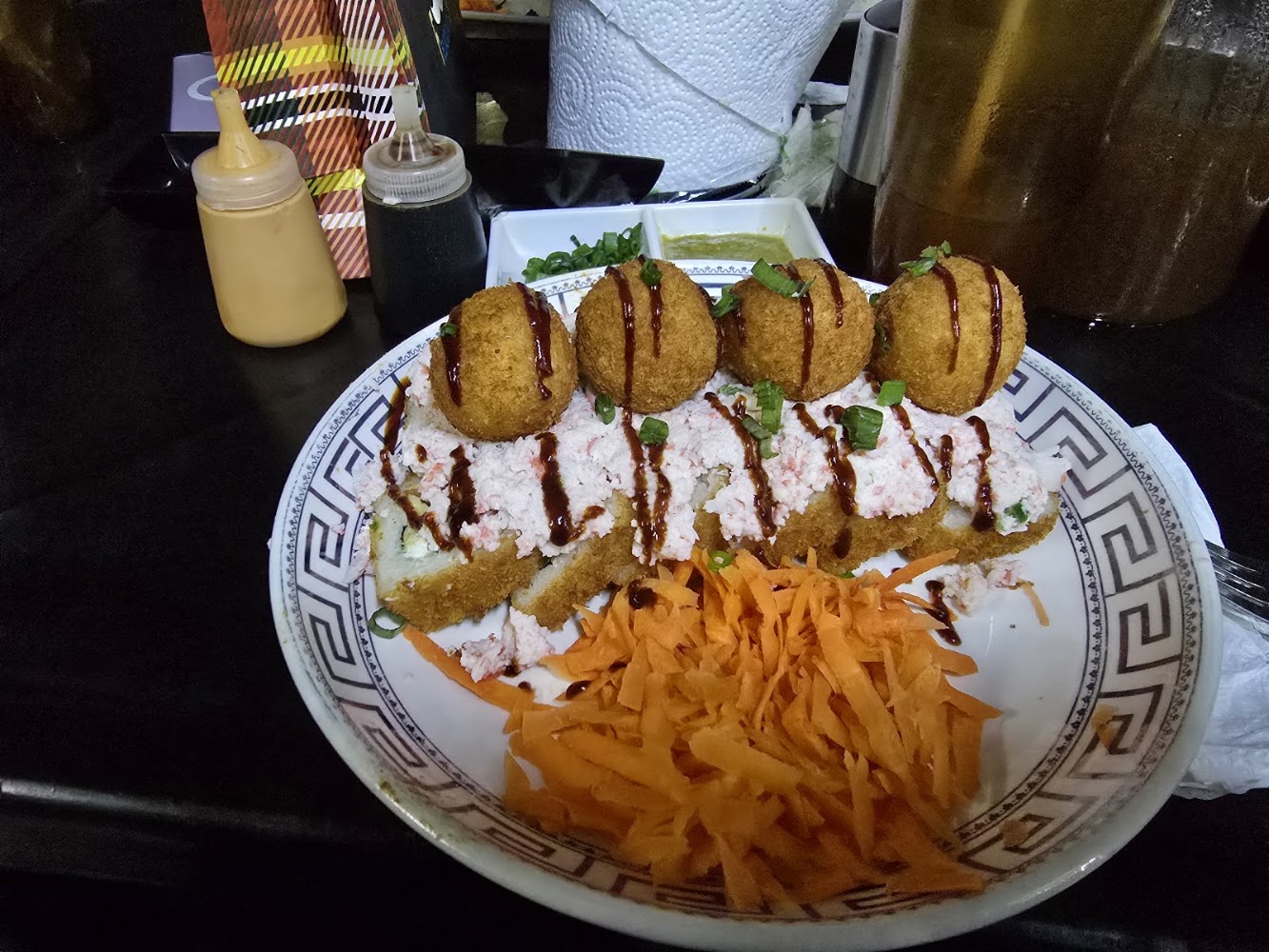 El Ausente alitas y sushi