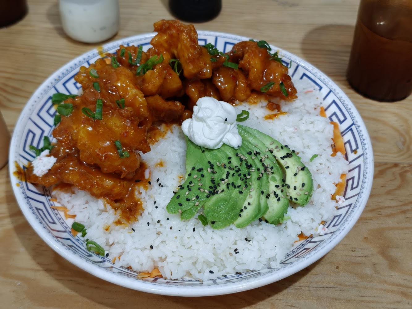 El Ausente alitas y sushi