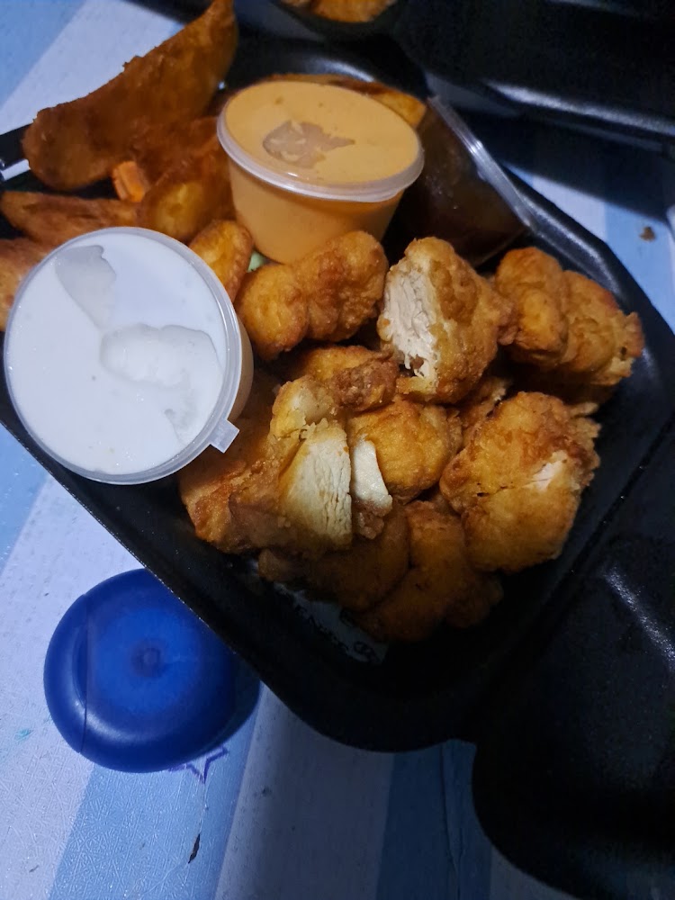 El Ausente alitas y sushi