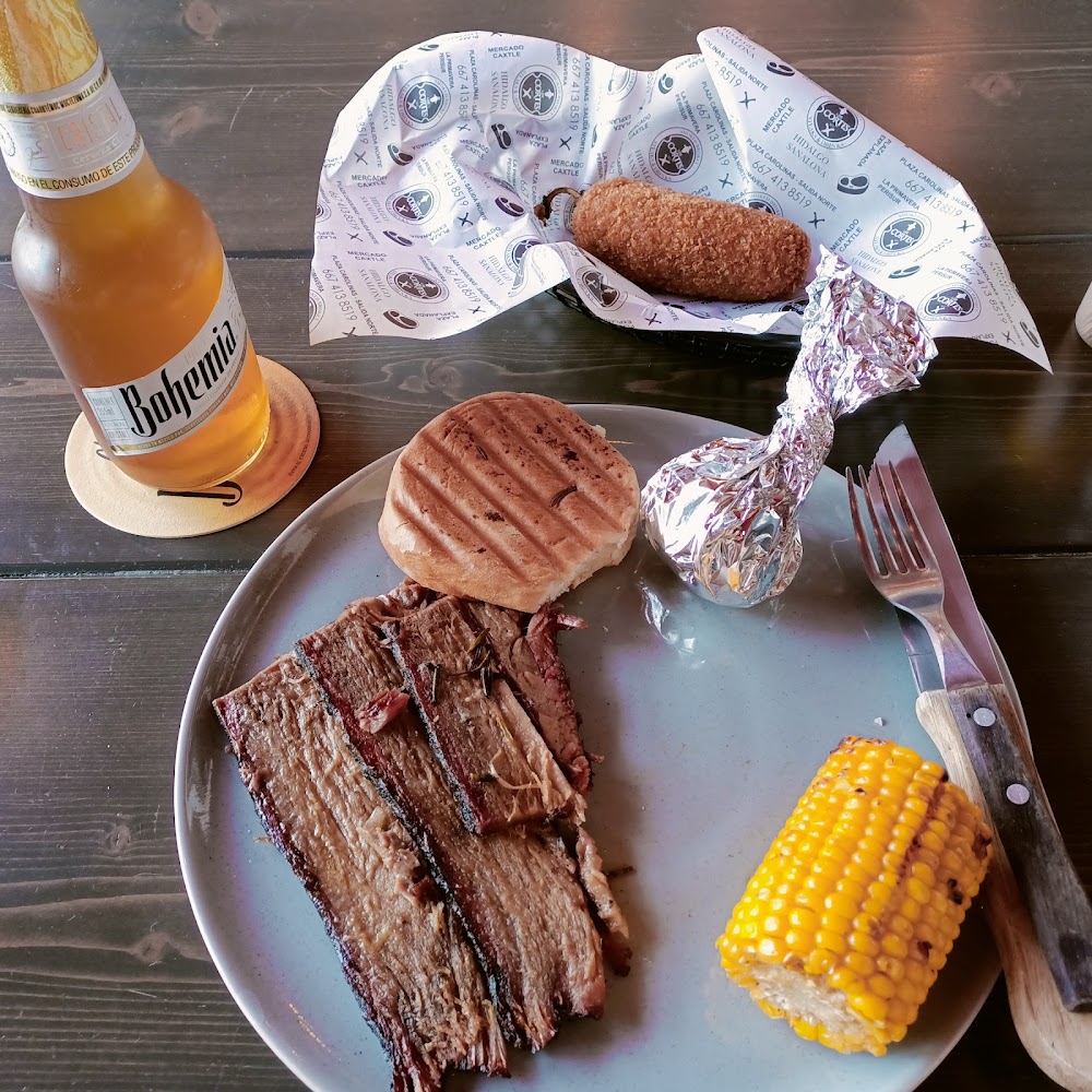 Los Cortes AFZ. Smoked Brisket, Steaks & Drinks "Plaza Carolinas"