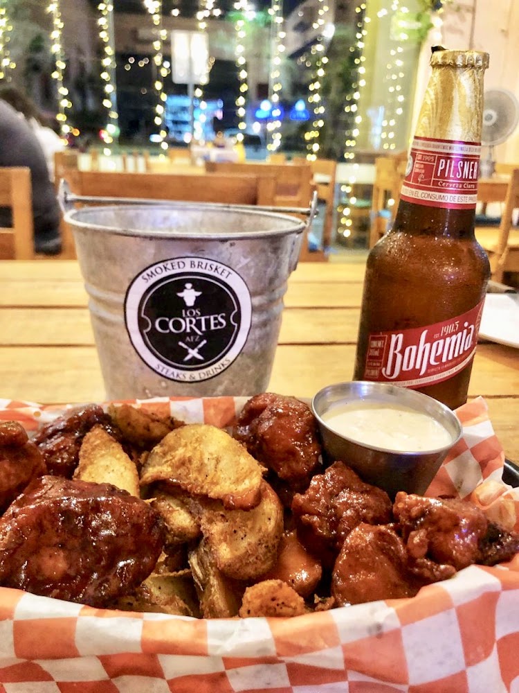 Los Cortes AFZ. Smoked Brisket, Steaks & Drinks "Plaza Carolinas"