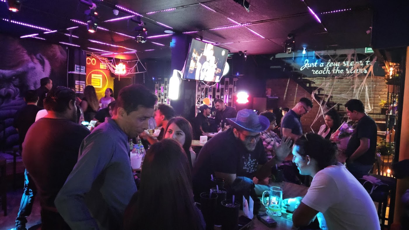 Cinco cinco cantina live