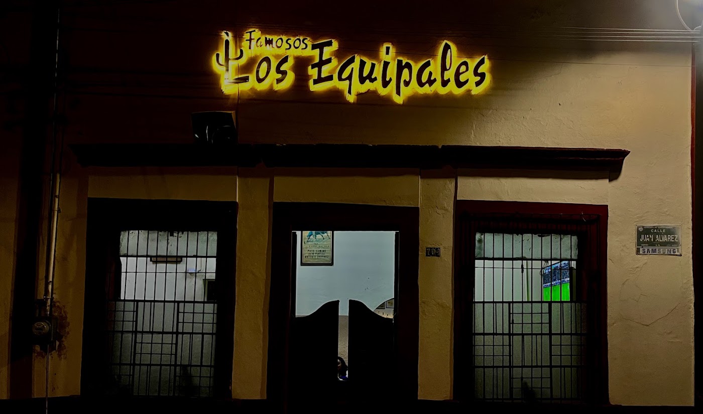 Los Famosos Equipales