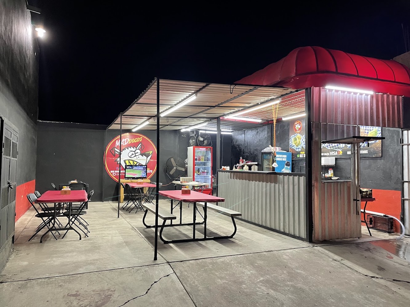 Mad Dogos Hotdogs Burgers Boneless & Wings