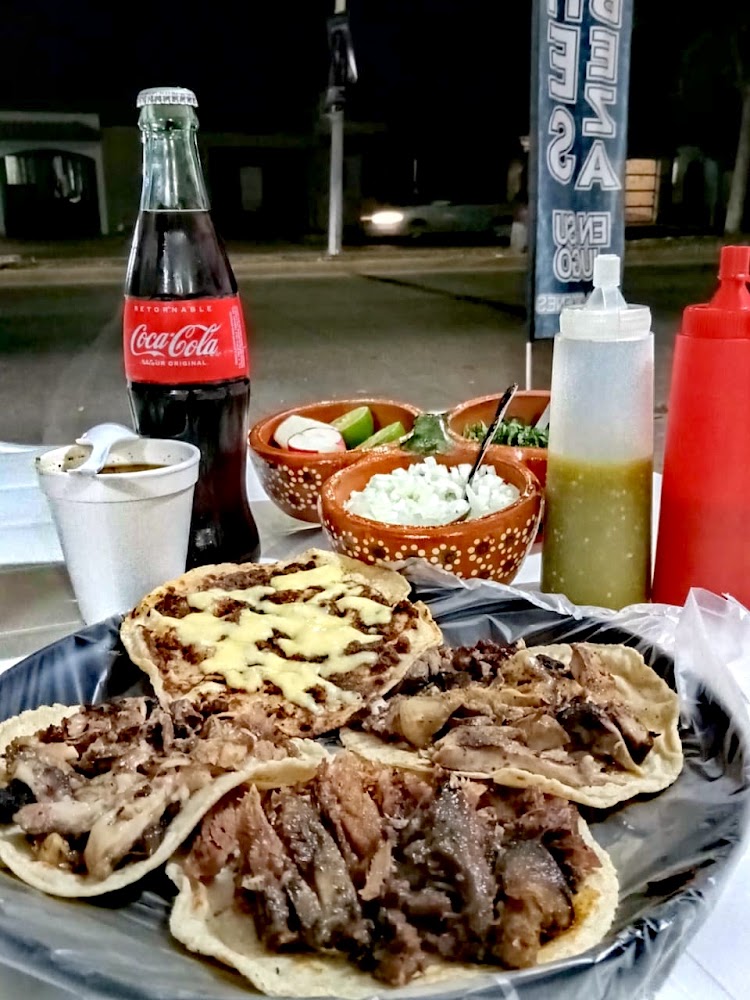 LA MORENITA CABEZA EN SU JUGO