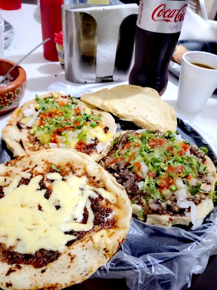 LA MORENITA CABEZA EN SU JUGO