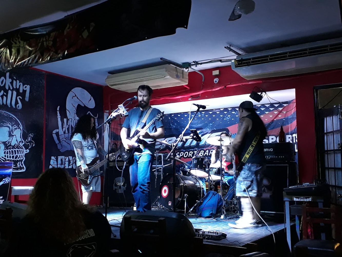 Kelly's Gasoline Alley bar n Restaurante