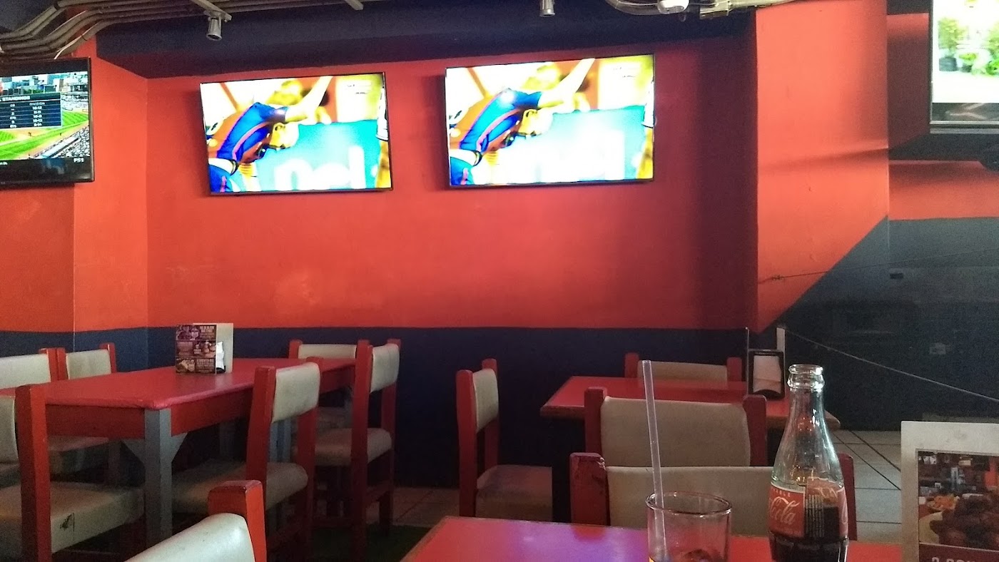 Kelly's Gasoline Alley bar n Restaurante