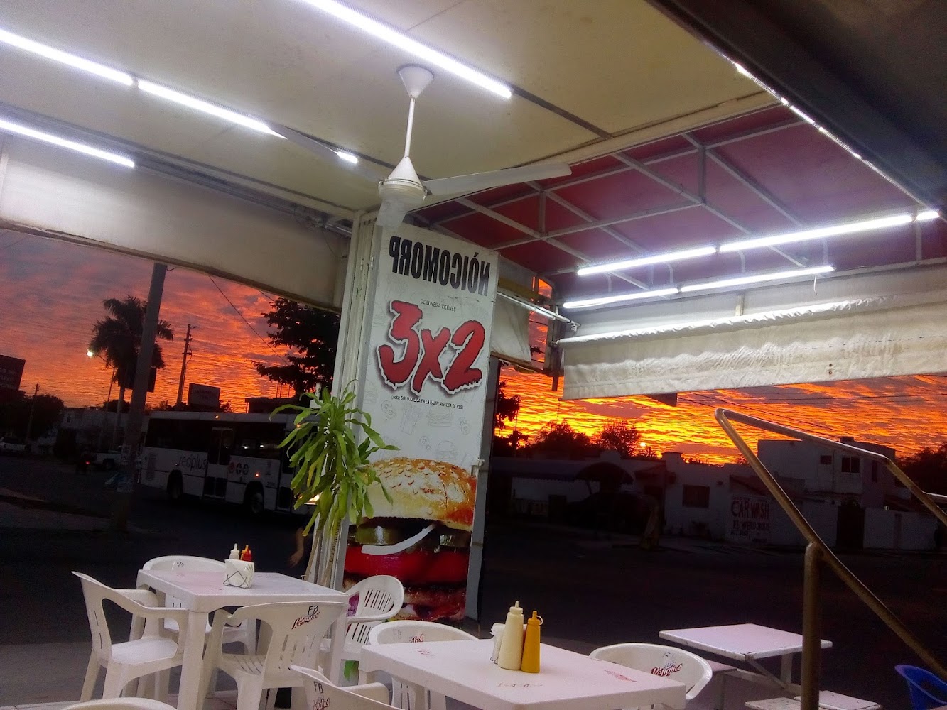 Flash Burger Suc. Leyva